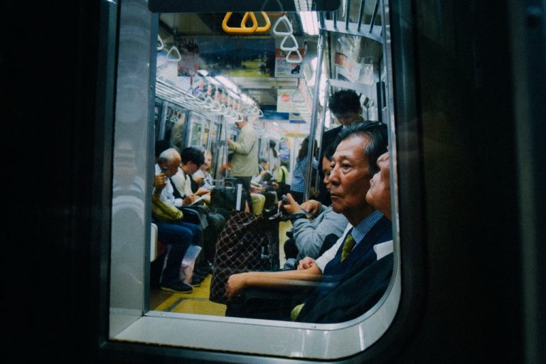 Voice search optimization dla lokalnych usług i sklepów